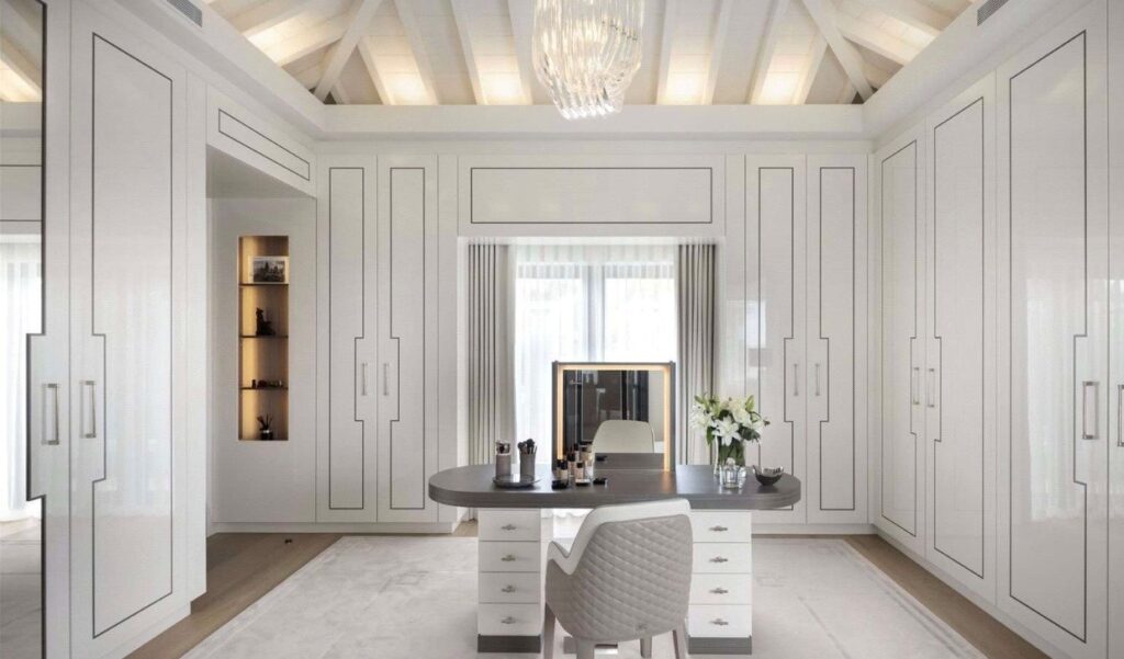 Bespoke high end 5 bedroom suite mansion with indoor pool, bar/games room, cinema, lift and 8 car garage. 